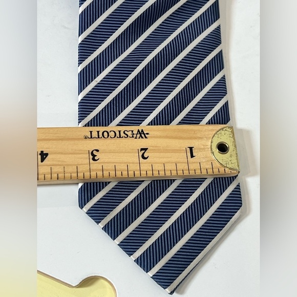 Haines & Bonner of London Handmade 100% Silk Classic Blue and White Striped Tie - Picture 4 of 11